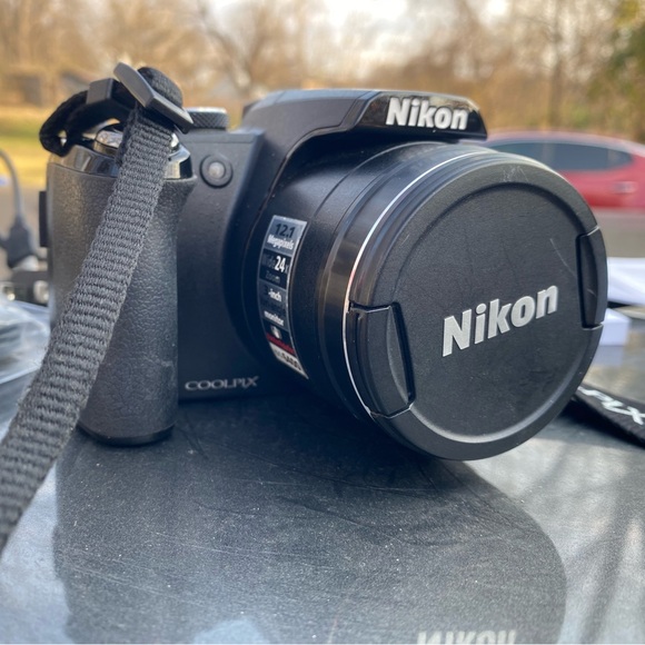Nikon coolpik P90 digital camera with/ battery , charger and manual. - Picture 14 of 17